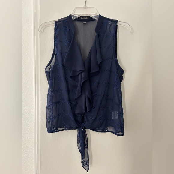 NWOT Heart Soul Navy Blue Sleeveless Button Up Ruffled Tie Top. Size Medium - Picture 1 of 10